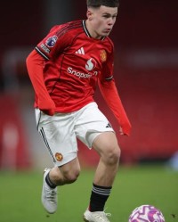 kaiyun-子承父业！鲁尼16岁长子凯获曼联青训合约 曼联“92班”有续章