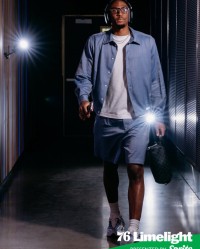 开云-76人众将OOTD：乌布雷紫帽+皮衣套装潮男气质拉满 乔治宽T很松弛